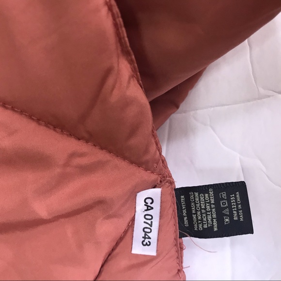 Quilted NEW Down Scarf Wrap Shawl Neutral Oversized Puffy Warm Cozy Minimalist - Picture 6 of 7